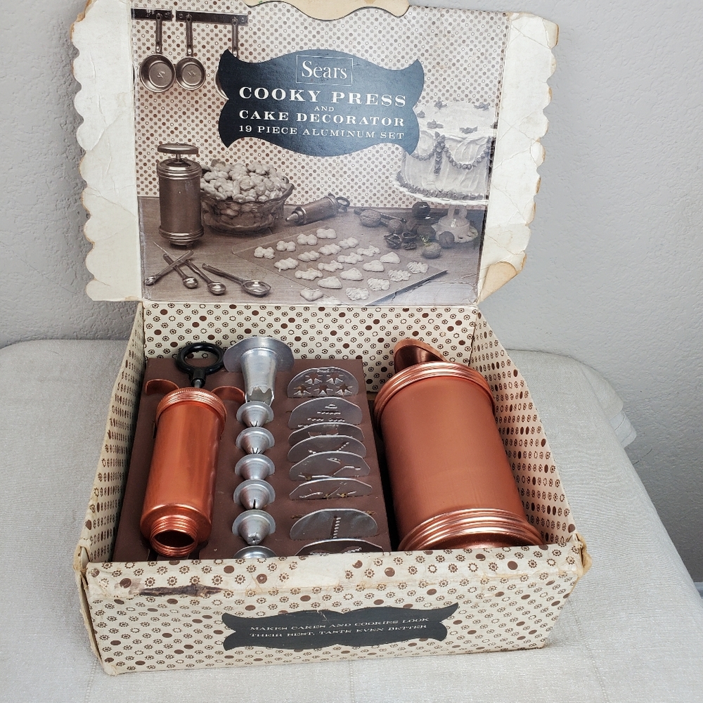 Vintage Sears Cooky Press Cookie Cake Decorator Kit Complete in Box 50’s Kitchen
